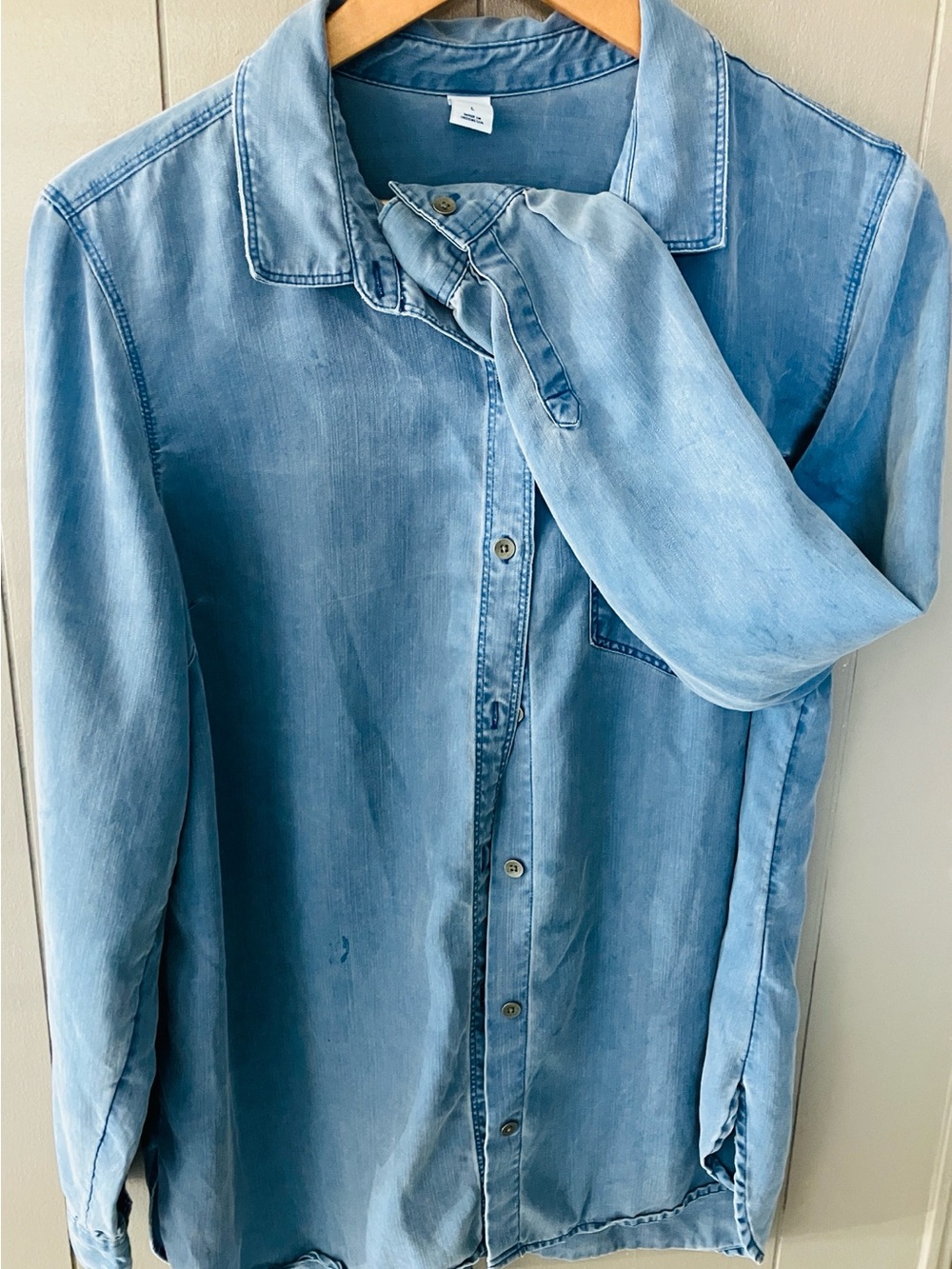 Old Navy Light Blue Women's Denim-Style Button-Down Shirt